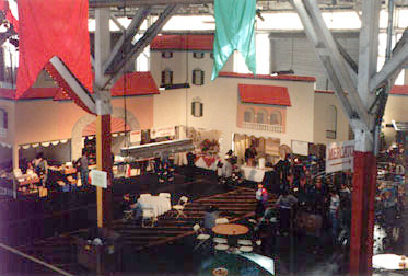 Mercado from overhead, during the show